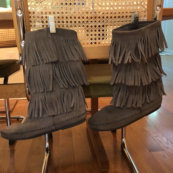 Minnetonka 3-Layer Fringe Boot - Picture 4 of 8